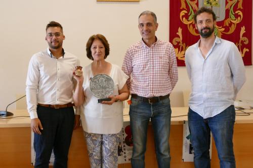 La pregonera Alicia Garcia junto al primer teniente alcalde, Juan Arias, el concejal de Cultura, Domingo Cruz y el presidente de la AFC Tierra de Barros, Luis Garrido