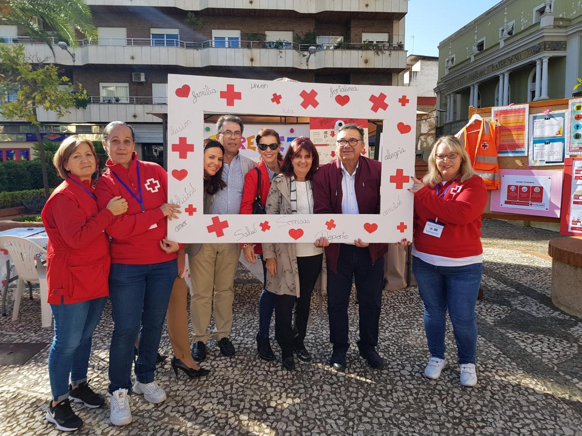 El alcalde visita los stands de la X Semana de la Salud