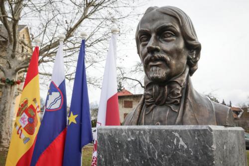 Un busto de José de Espronceda luce ya en un parque de la ciudad eslovena de Kranj