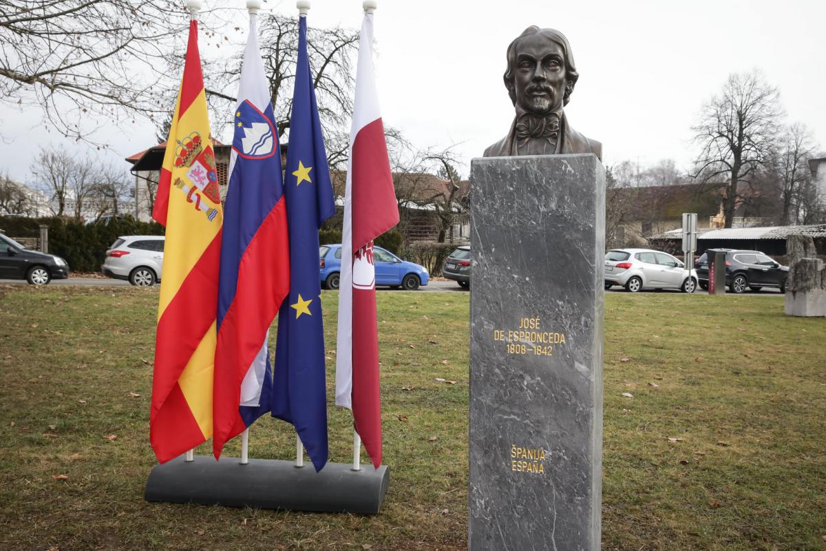 Un busto de José de Espronceda luce ya en un parque de la ciudad eslovena de Kranj