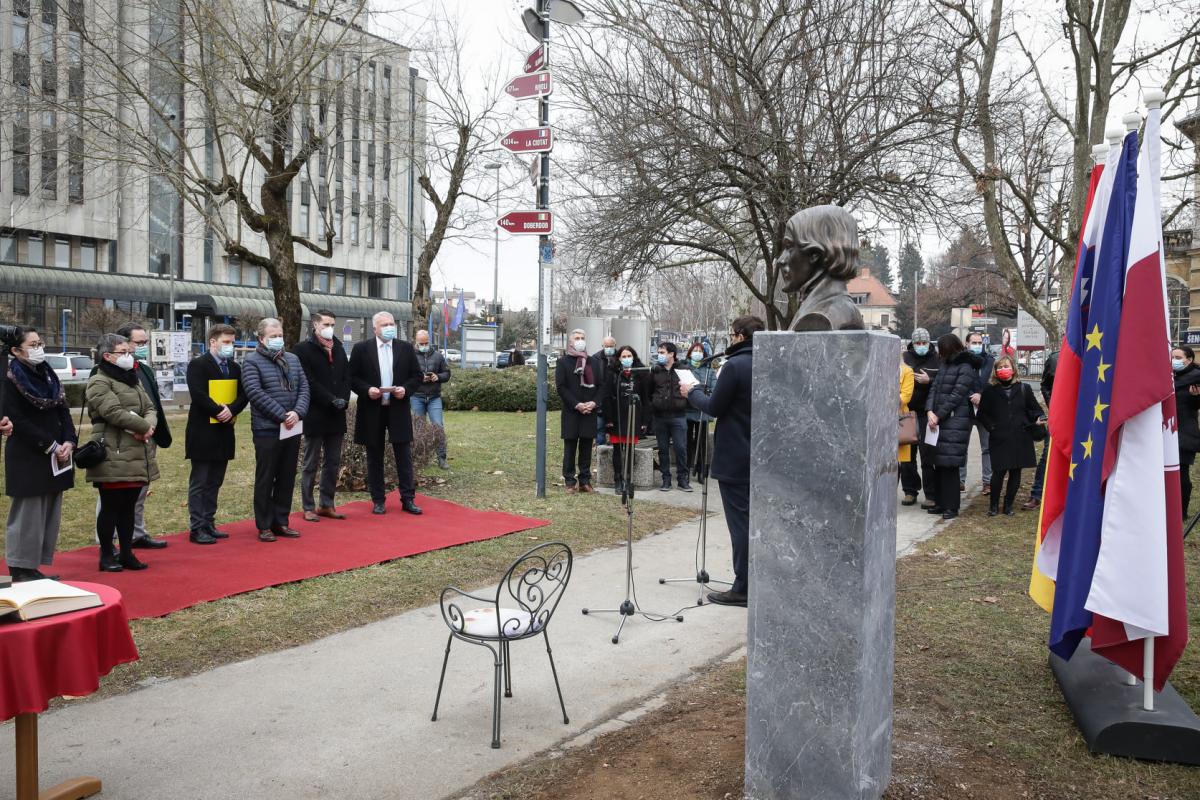 Un busto de José de Espronceda luce ya en un parque de la ciudad eslovena de Kranj