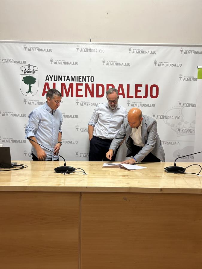 El Ayuntamiento firma con Acciona y AlmaNatura el convenio para la segunda edición del programa de empleo 