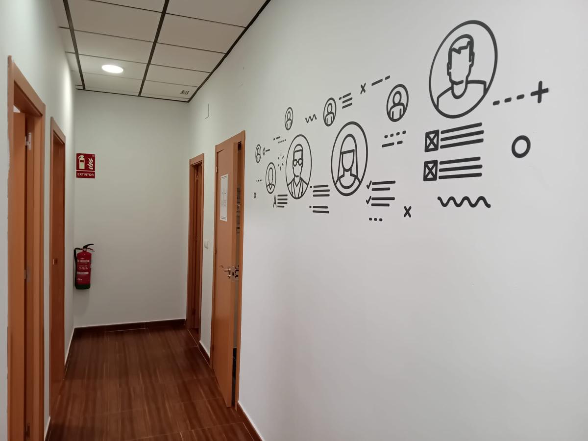 El alcalde asiste a la inauguración del nuevo espacio de coworking de la Cámara de Comercio en Almendralejo