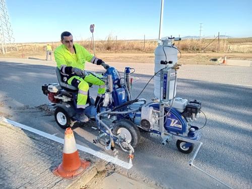 El Ayuntamiento adquiere una máquina para el repintado de la señalización horizontal de las calles