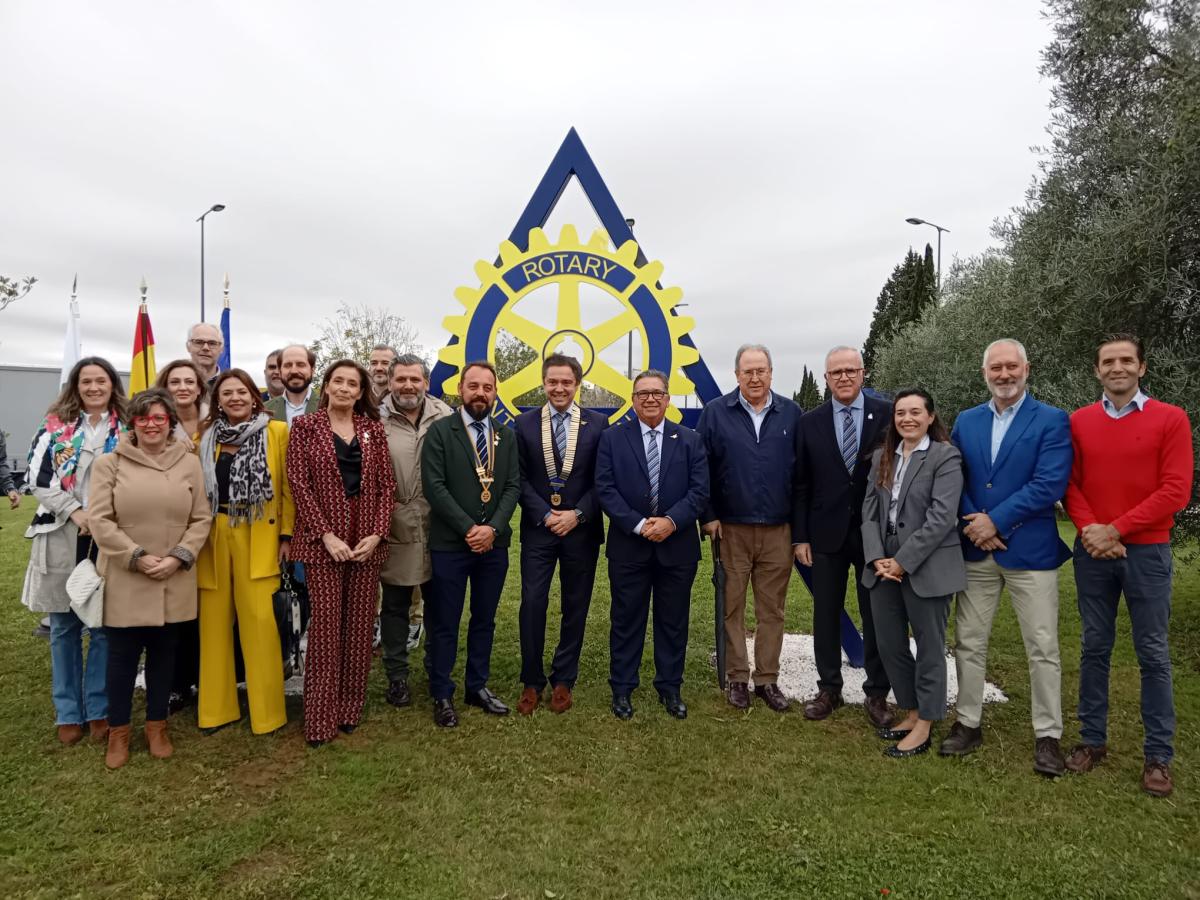 Almendralejo cuenta con una rueda rotaria en la avenida de Europa