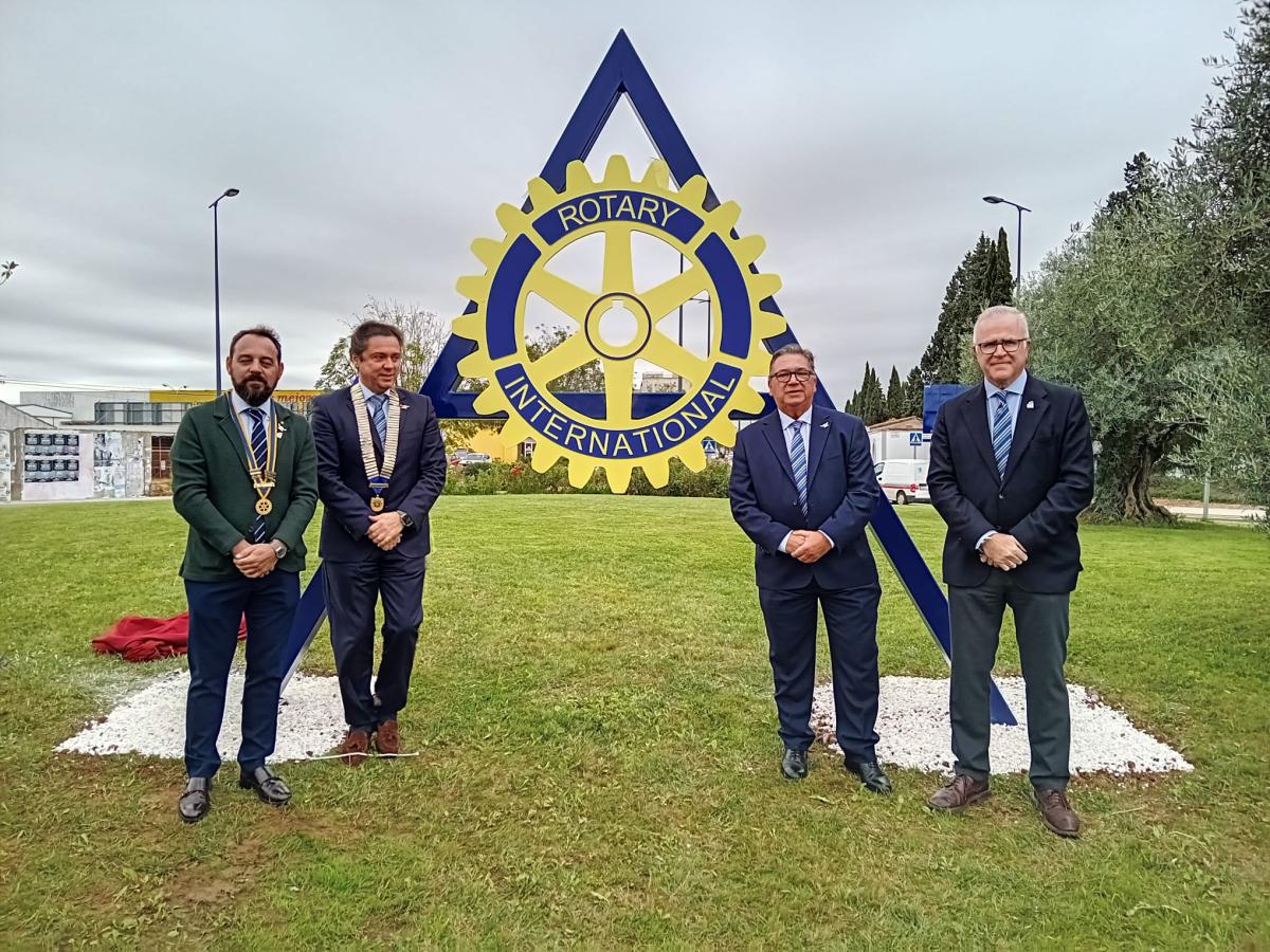 Almendralejo cuenta con una rueda rotaria en la avenida de Europa