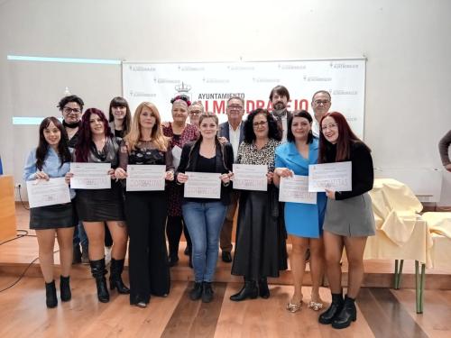 El alcalde clausura la escuela profesional Cordialitas que ha mantenido al formación durante un año