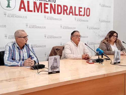 El locutor de radio Fernando Sierra presenta su libro Leyendas de Almendralejo y otras hirtorias